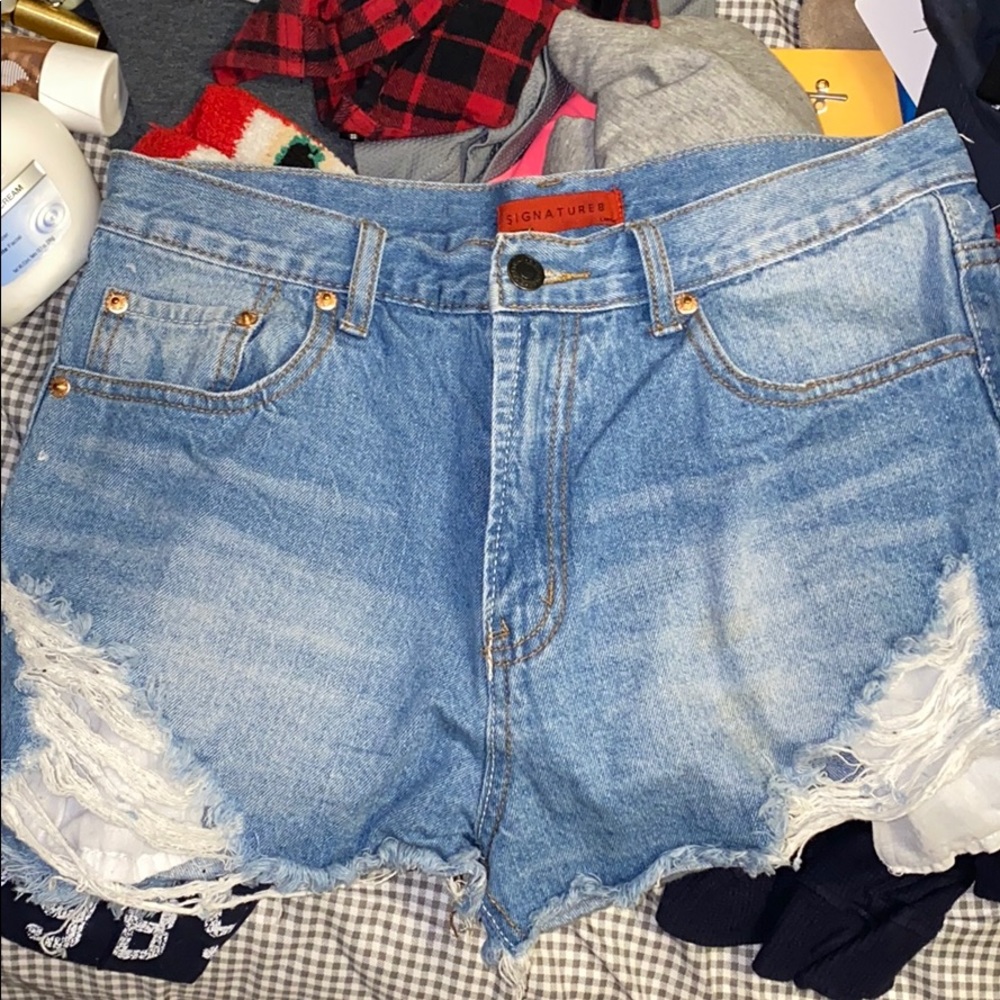Sz Large ripped high waisted shorts